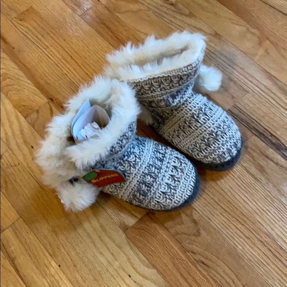 Soft fuzzy slipper NWT